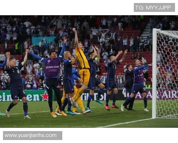 丹麦足球传奇人物回顾与成就分析探讨